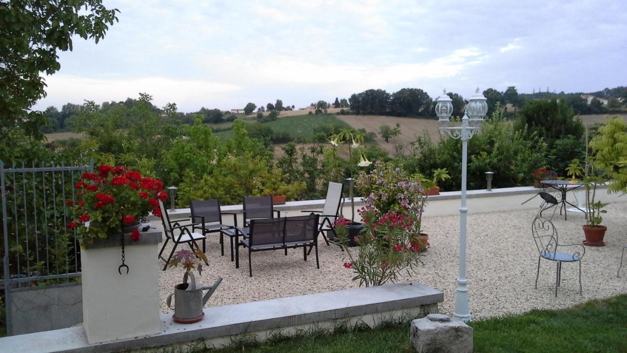 Montismaurelli Bed and Breakfast Montmoreau Εξωτερικό φωτογραφία