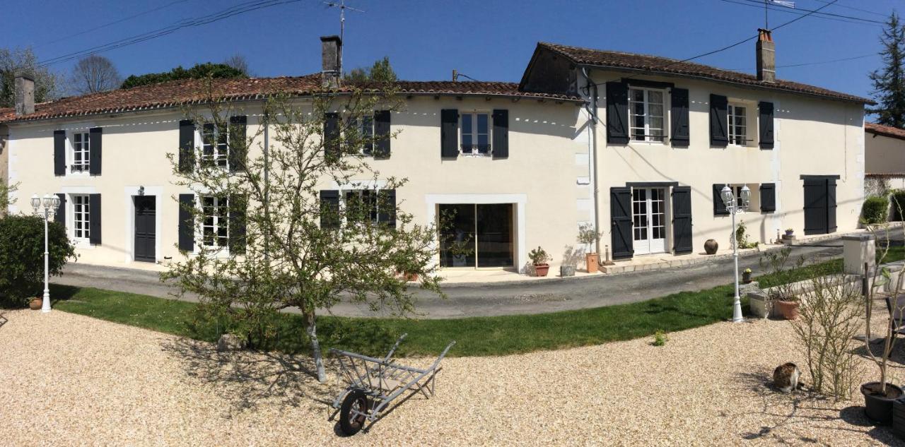 Montismaurelli Bed and Breakfast Montmoreau Εξωτερικό φωτογραφία